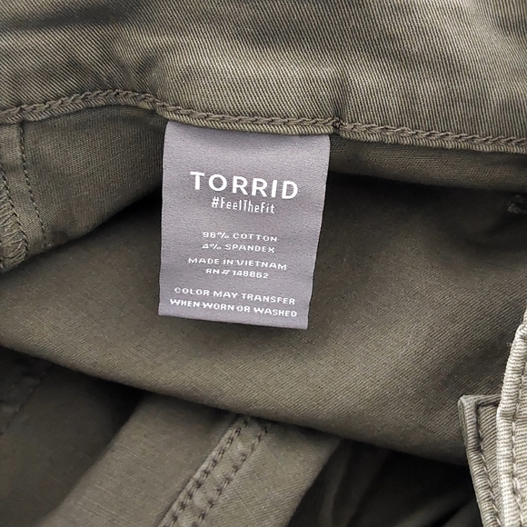 Torrid Crop Wide Leg Stretch Twill High Rise Patch Pocket Pant - Picture 9 of 13